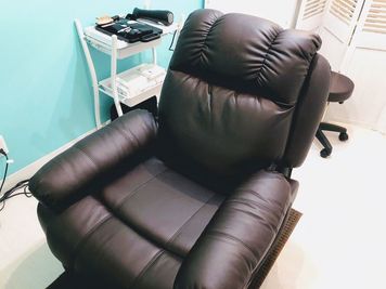 リクライニングシートも使用可能！※事前にお問合せください。 - 【AngelSalonグループ】AngelLash／iley蒲田 【個室】レンタル美容サロンの室内の写真