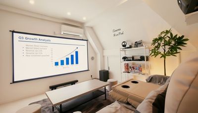 💻個室で集中✍️ 高性能プロジェクターのワークルーム｜平日限定｜MTG・会議・面接・セミナー受講・配信・商談・貸し応接室 - Cinema Neon Pod / シネマネオンポッド秋葉原