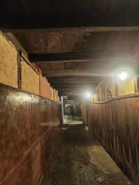 店内に入るまでの動線(隠れ家的な店舗) - 知人とESSENTIALS 多目的スペースの外観の写真