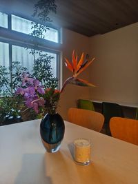 南向きの窓 - 知人とESSENTIALS 多目的スペースの室内の写真