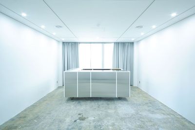 店内カーテンオープン - Gallery KISHITAの室内の写真