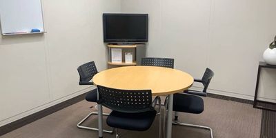 Regus 会議室｜高速Wi-Fi完備の落ち着いたビジネス空間 - リージャス会議室 新宿パークタワー