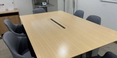 Regus 会議室|高速Wi-Fi完備の落ち着いたビジネス空間 - リージャス会議室 新宿西口