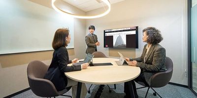 Regus 会議室｜高速Wi-Fi完備の落ち着いたビジネス空間 - リージャス会議室 池袋サンシャイン60