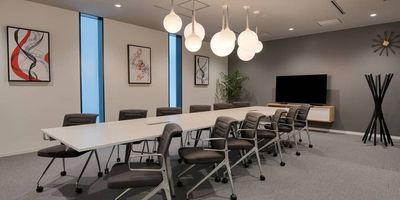 Regus 会議室｜高速Wi-Fi完備の落ち着いたビジネス空間 - リージャス会議室 SPACES赤坂