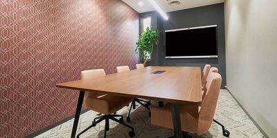 Regus 会議室|高速Wi-Fi完備の落ち着いたビジネス空間 - リージャス会議室 六本木三河台スクエア