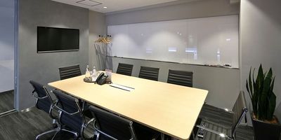 Regus 会議室｜高速Wi-Fi完備の落ち着いたビジネス空間 - リージャス会議室 六本木駅前