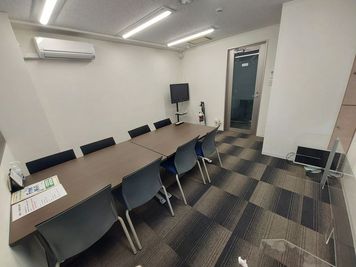 平和住宅情報センター仙台駅前店 3階応接室（個室8名利用可）の室内の写真