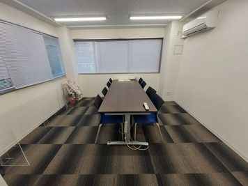 平和住宅情報センター仙台駅前店 3階応接室（個室8名利用可）の室内の写真