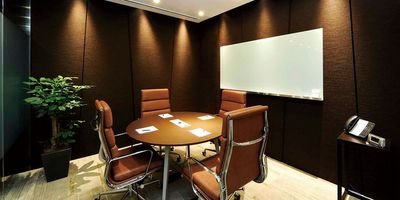 Regus 会議室|高速Wi-Fi完備の落ち着いたビジネス空間 - リージャス会議室 品川イーストワンタワー