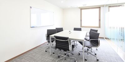 Regus 会議室｜高速Wi-Fi完備の落ち着いたビジネス空間 - リージャス会議室 オープンオフィス大門駅前
