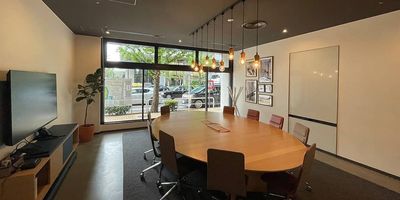 Regus 会議室｜高速Wi-Fi完備の落ち着いたビジネス空間 - リージャス会議室 SPACES大手町ビル