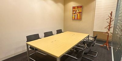 Regus 会議室|高速Wi-Fi完備の落ち着いたビジネス空間 - リージャス会議室 有楽町イトシア