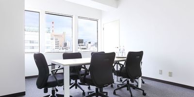 Regus 会議室｜高速Wi-Fi完備の落ち着いたビジネス空間 - リージャス会議室 オープンオフィス西新橋