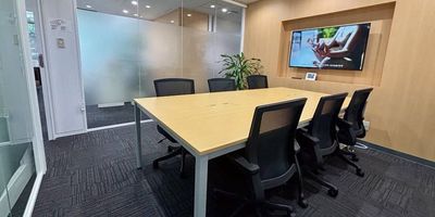Regus 会議室｜高速Wi-Fi完備の落ち着いたビジネス空間 - リージャス会議室 ホークシティ那覇