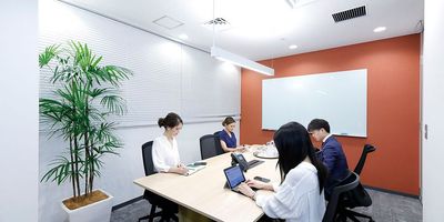 Regus 会議室｜高速Wi-Fi完備の落ち着いたビジネス空間 - リージャス会議室 町田駅前