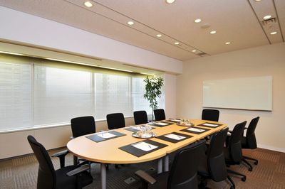 Regus 会議室｜高速Wi-Fi完備の落ち着いたビジネス空間 - リージャス会議室 横浜ランドマークタワー