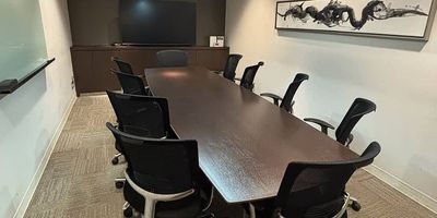 Regus 会議室｜高速Wi-Fi完備の落ち着いたビジネス空間 - リージャス会議室 横浜スカイビル