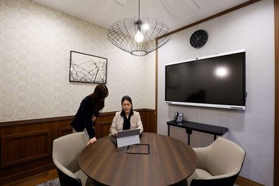 Regus 会議室｜高速Wi-Fi完備の落ち着いたビジネス空間 - リージャス会議室 大阪梅田ツインタワーズ・ノース