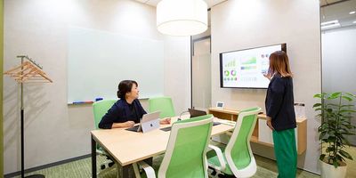 Regus 会議室｜高速Wi-Fi完備の落ち着いたビジネス空間 - リージャス会議室 鹿児島中央駅前