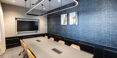 Regus 会議室｜高速Wi-Fi完備の落ち着いたビジネス空間 - リージャス会議室 Signature 大阪梅田ツインタワーズ・サウス