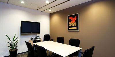 Regus 会議室｜高速Wi-Fi完備の落ち着いたビジネス空間 - リージャス会議室 梅田阪急グランドビル