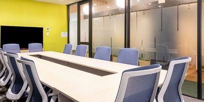 Regus 会議室｜高速Wi-Fi完備の落ち着いたビジネス空間 - リージャス会議室 宮崎橘通