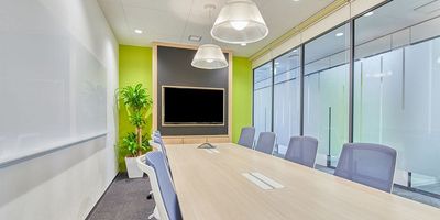 Regus 会議室｜高速Wi-Fi完備の落ち着いたビジネス空間 - リージャス会議室 高崎