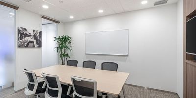 Regus 会議室｜高速Wi-Fi完備の落ち着いたビジネス空間 - リージャス会議室 パシフィックマークス西梅田