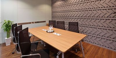 Regus 会議室｜高速Wi-Fi完備の落ち着いたビジネス空間 - Regus 新大阪阪急ビル:OSAKA, Shin Osaka Hankyu Building