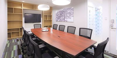 Regus 会議室|高速Wi-Fi完備の落ち着いたビジネス空間 - リージャス会議室 エクスプレス阪急千里中央