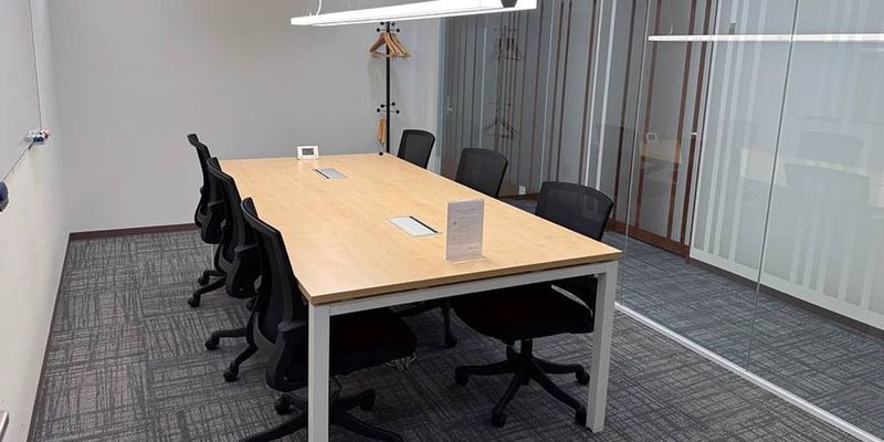 リージャス会議室 オープンオフィス御堂筋 Aberdeenの室内の写真