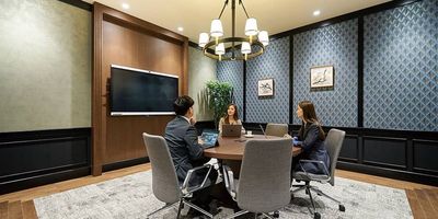 Regus 会議室｜高速Wi-Fi完備の落ち着いたビジネス空間 - リージャス会議室 Signature日本生命丸の内ビル