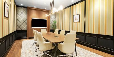 Regus 会議室｜高速Wi-Fi完備の落ち着いたビジネス空間 - リージャス会議室 Signature日本生命丸の内ビル