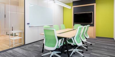 Regus 会議室｜高速Wi-Fi完備の落ち着いたビジネス空間 - リージャス会議室 長崎BizPORT