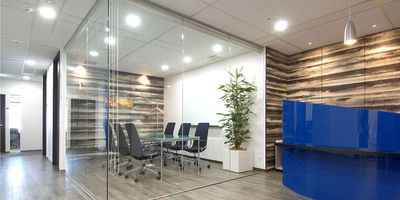 Regus 会議室｜高速Wi-Fi完備の落ち着いたビジネス空間 - リージャス会議室 ひろしまハイビル21