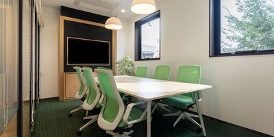 Regus 会議室|高速Wi-Fi完備の落ち着いたビジネス空間 - リージャス会議室 岡山アクロスキューブ