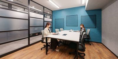 Regus 会議室｜高速Wi-Fi完備の落ち着いたビジネス空間 - リージャス会議室 オープンオフィス丸の内伏見通