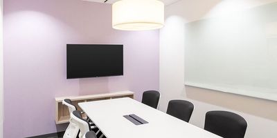 Regus 会議室|高速Wi-Fi完備の落ち着いたビジネス空間 - リージャス会議室 金沢パークビル