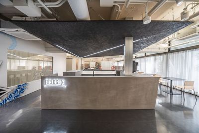 BRIDGEX workplace フォンブースBの室内の写真