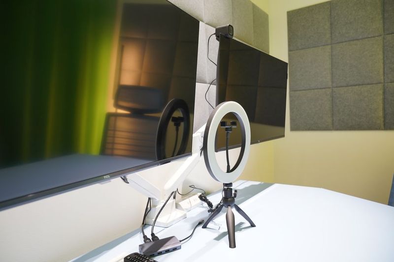 配信ミーティングルームD - BRIDGEX workplace