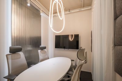 【BRIDGEX workplace】モニター付き!4名ミーティングルームC - BRIDGEX workplace