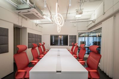 BRIDGEX workplace ミーティングルームA（8名用）の室内の写真