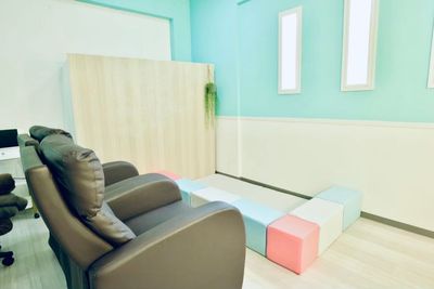 NATURÉ(ナチュレ) 那覇店 ネイル、アイラッシュ、アイブロウ用レンタルスペースinおもろまちの室内の写真