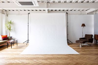 STUDIO RAWR 自然光豊かな小規模ハウススタジオの室内の写真