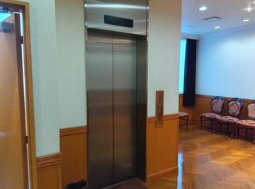 エレベーター - セレモア多目的ホール武蔵野の設備の写真