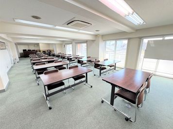 <板橋本町/徒歩3分> 初めてでも安心！スタッフ常駐・マイクやプロジェクターは無料 (事前予約必須)  板橋　大会議室 - リロの会議室「板橋本町」