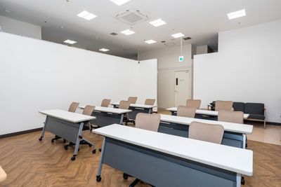 デジタルの学校 貸し大会議室の室内の写真