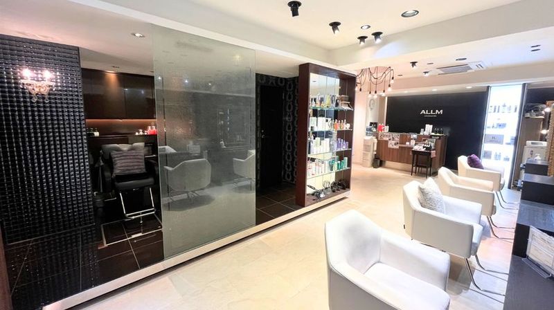 ALLM表参道|美容師向け面貸サロン|カット面・施術スペース - 美容室ALLMomotesando【アルム表参道】