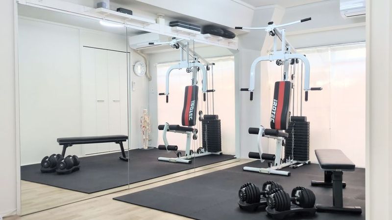 トレーニングエリア - Agelessたまプラーザ たまプラーザ駅徒歩4️⃣分/24h利用🉑ジム/ヨガ/整体の室内の写真